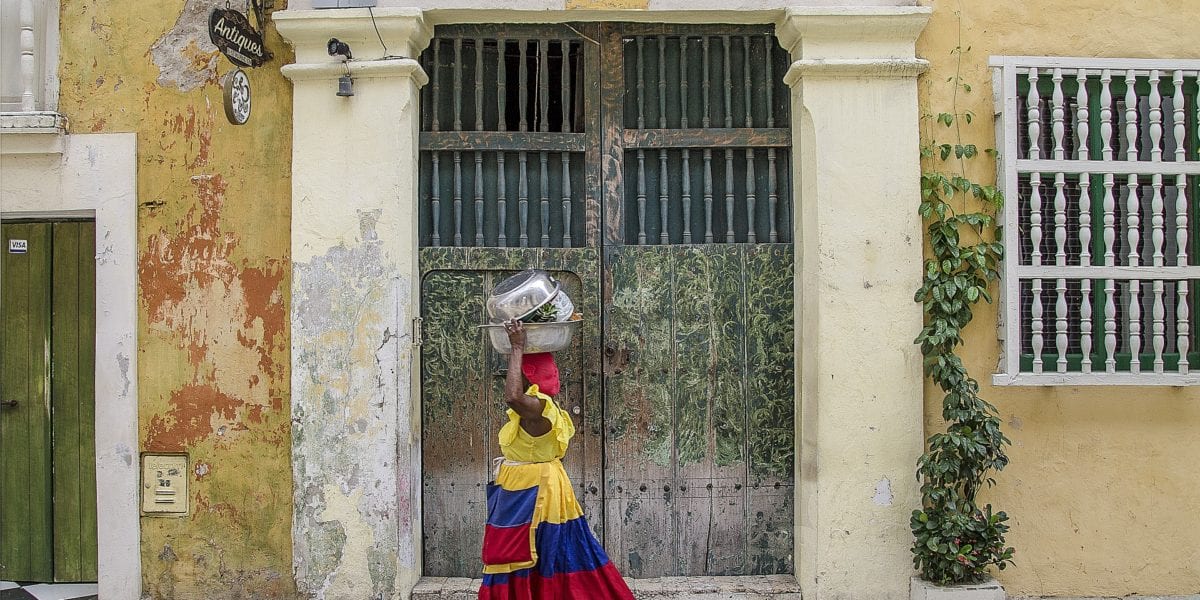 A local Colombian woman walks the streets of Cartagena © | ShonEjai/Pixabay