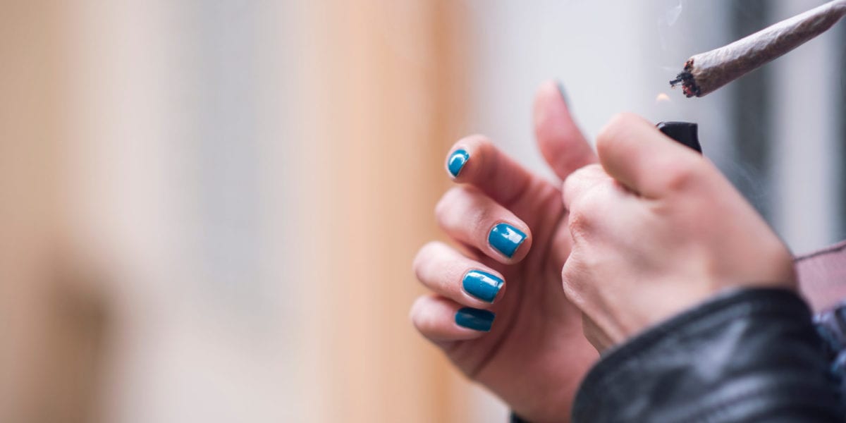 A woman lights up a joint © | Teodor Lazarev/Shutterstock