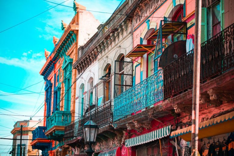 The colorful streets of Buenos Aires, Argentina © | Barbara Zandoval/Unsplash