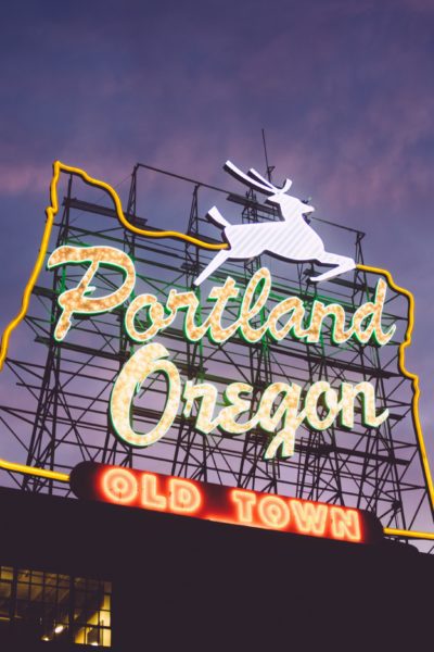 Portland, Oregon Sign in Old Town | © Zack Spear/Unsplash