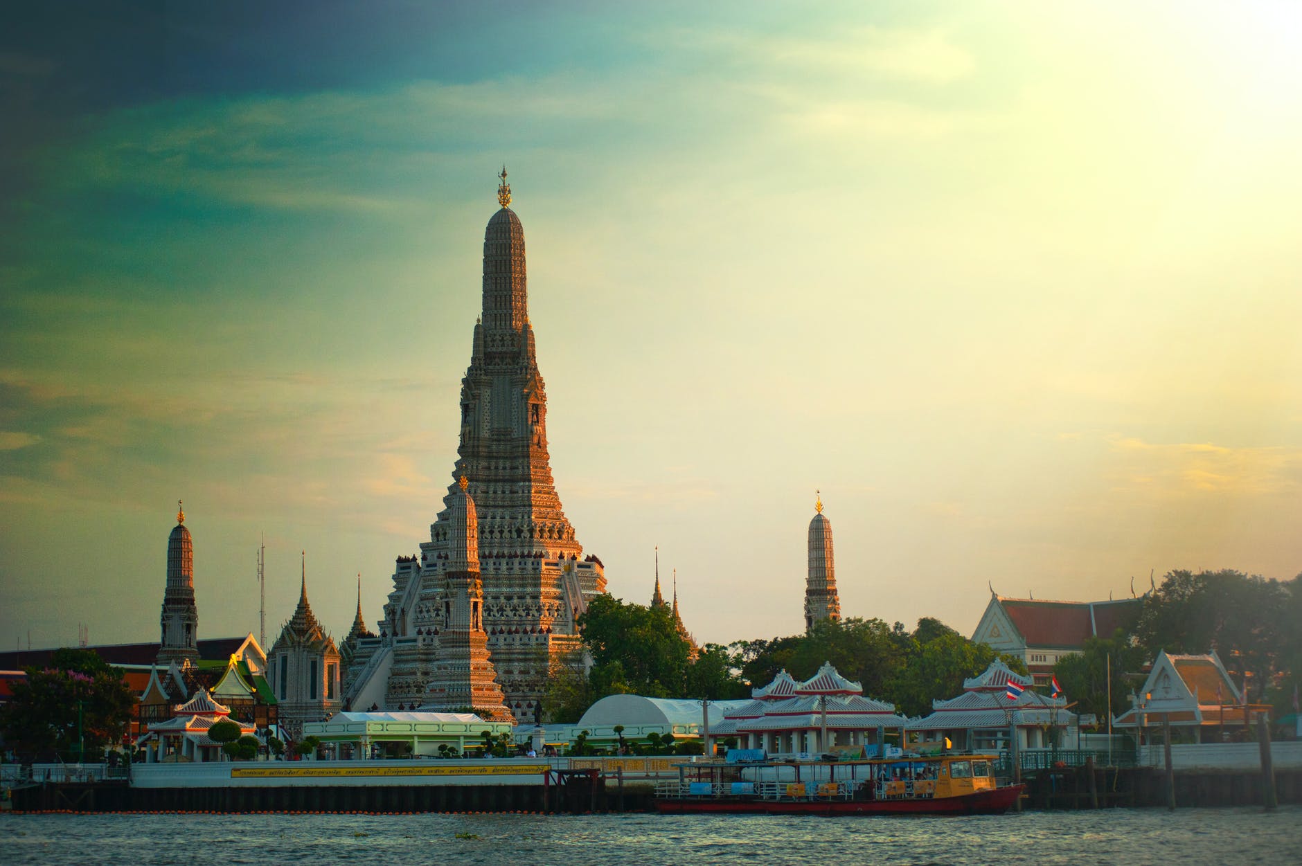 The skyline of Bangkok | @ Alexandr Podvalny/Pexels.com