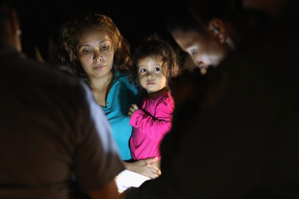 Central American asylum seekers are taken into custody near the U.S.-Mexico border | © Communications PCOR/Flickr