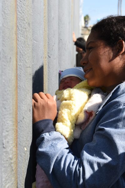 Ten days old Asylum Seekers arrives in Tijuana, Mexico | © Daniel Arauz/Flickr