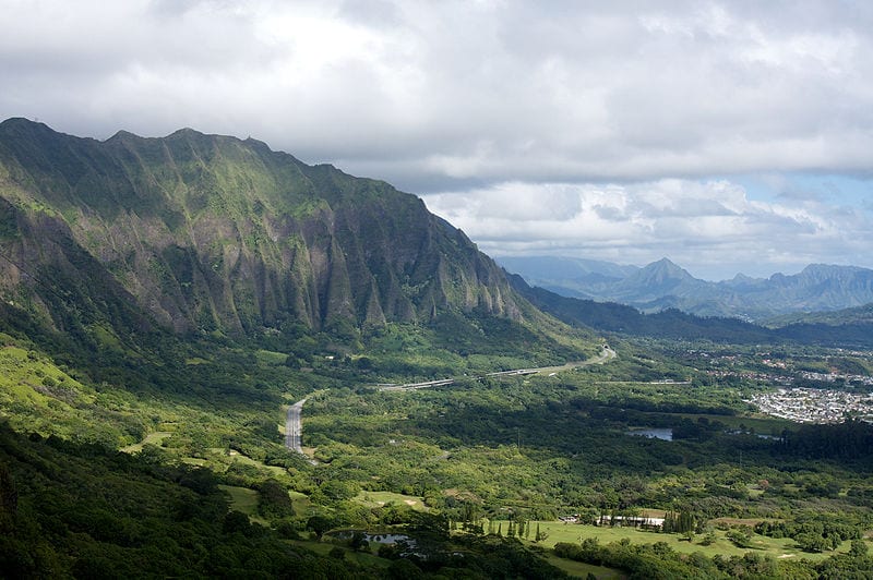 Cliffs of the Koolau Range as seen from the Nuuanu Pali Lookout, O'ahu, Hawaii, USA | © Lukas/Wikimedia Commons