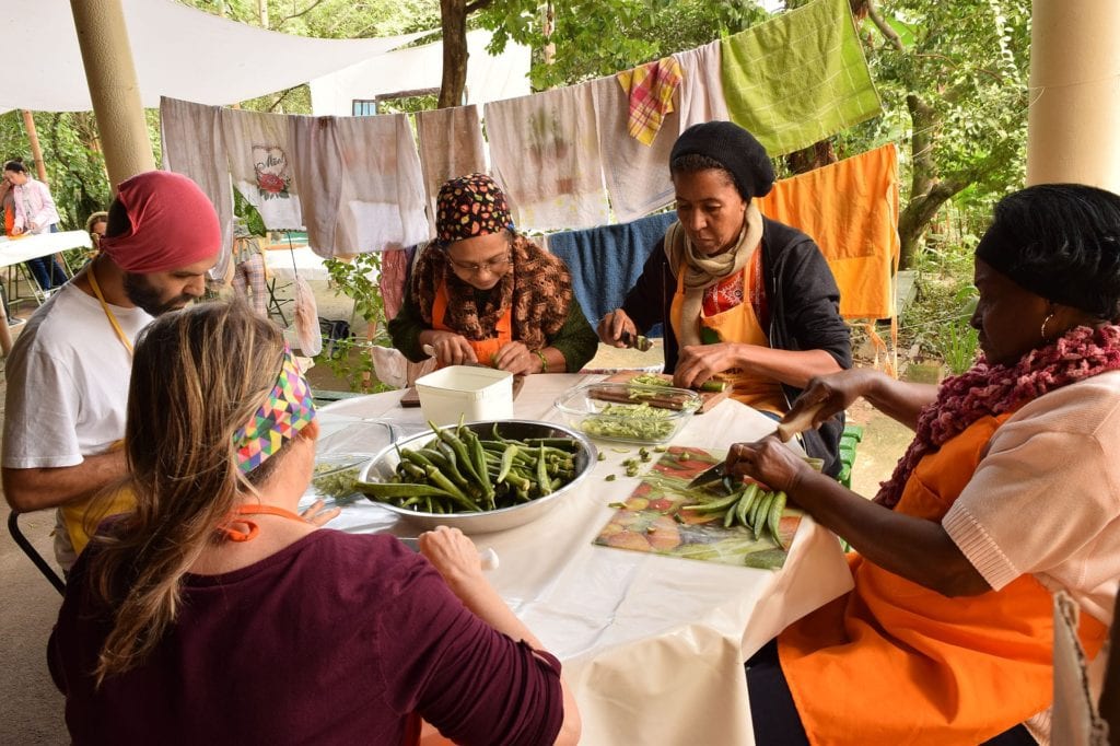 Travelers on a volunteer vacation with Global Vision International take a traditional cooking class in  | © carlaborella/Pixabay