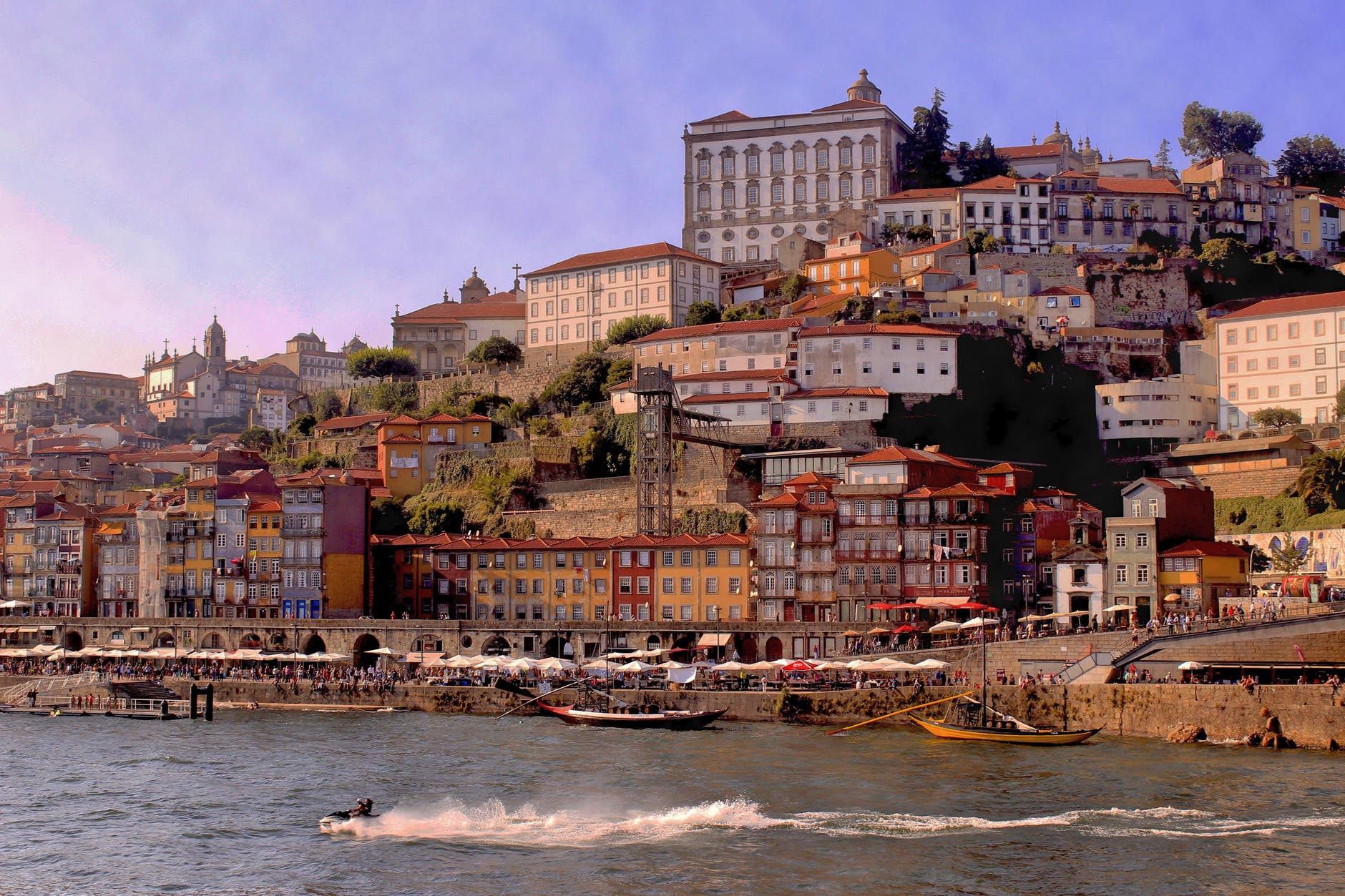 A Feminist City Guide to Porto, Portugal