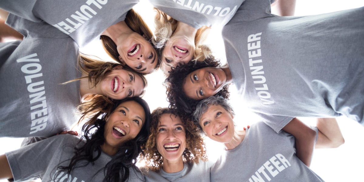 A group of female volunteers pose for a photo | © Shutterstock