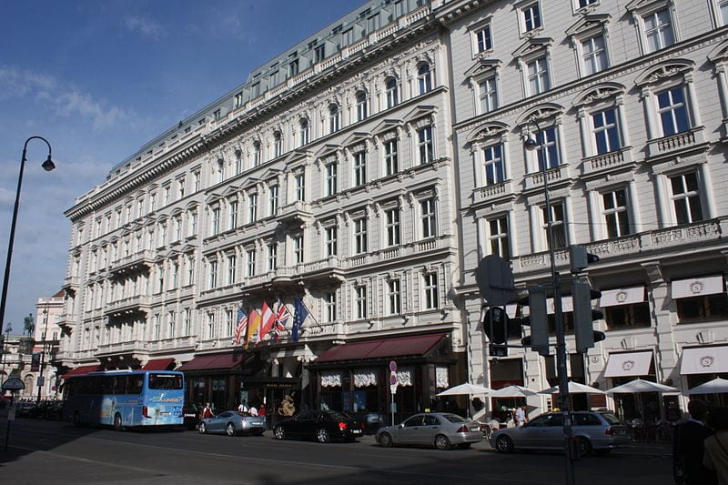 The famous Hotel Sacher in Vienna | © Politikaner/Wikipedia Commons