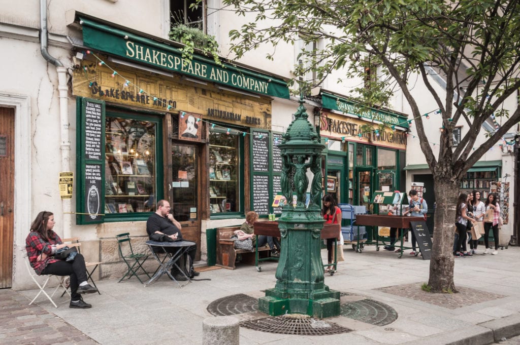 Shakespeare & Company in Paris | © Sergio Hernan Gonzalez/Shutterstock