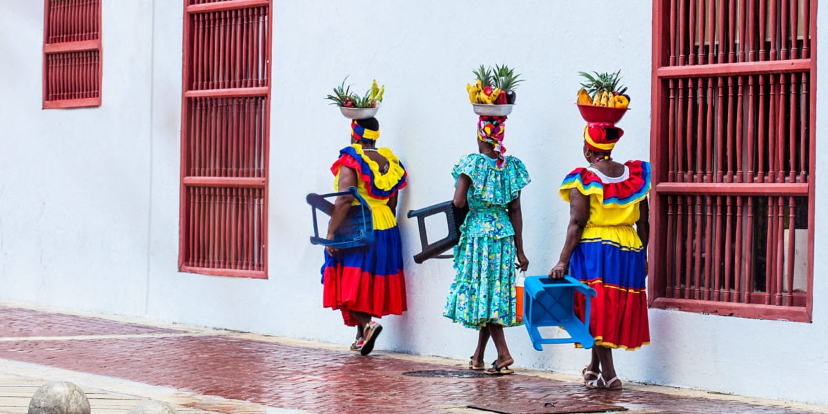 Local women walk the streets of Cartagena | © Anamaria Mejia/Shutterstock