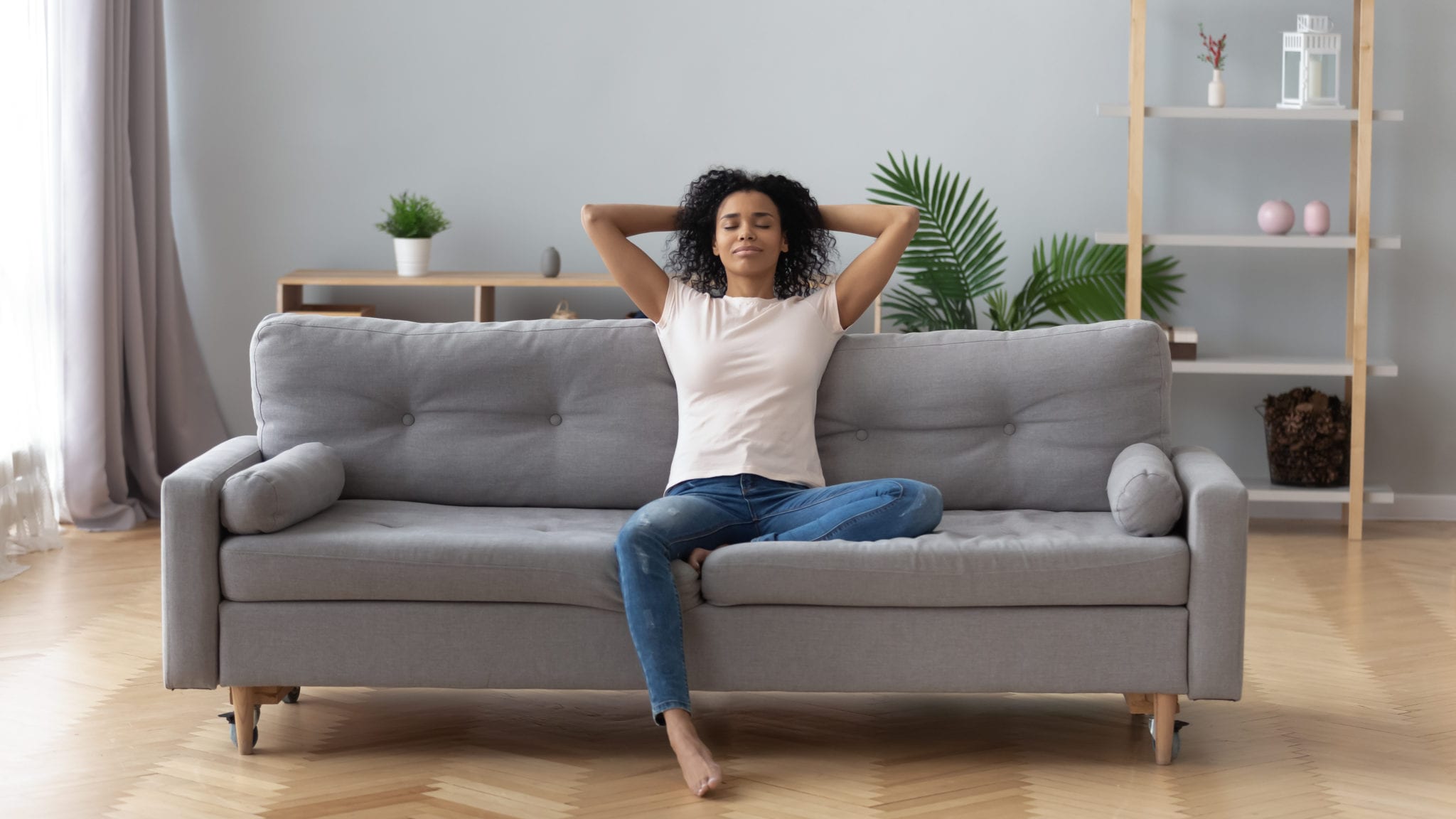 Safety Tips For First Time Female Couch Surfers Unearth Women
