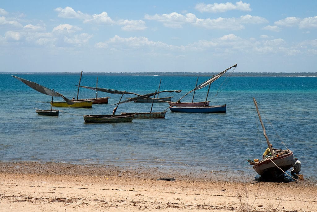 Fishing boats on the coast of Mozambique | © Stig Nygaard/Wikimedia Commons