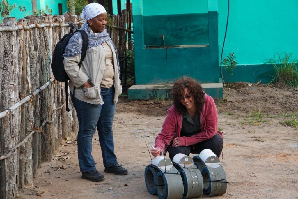 Dr. Michelle Henley of Elephants Alive and veterinarian Julieta Lichuge of ANAC preparing the tracking collars | © Emily Scott/ Blue Sky Society