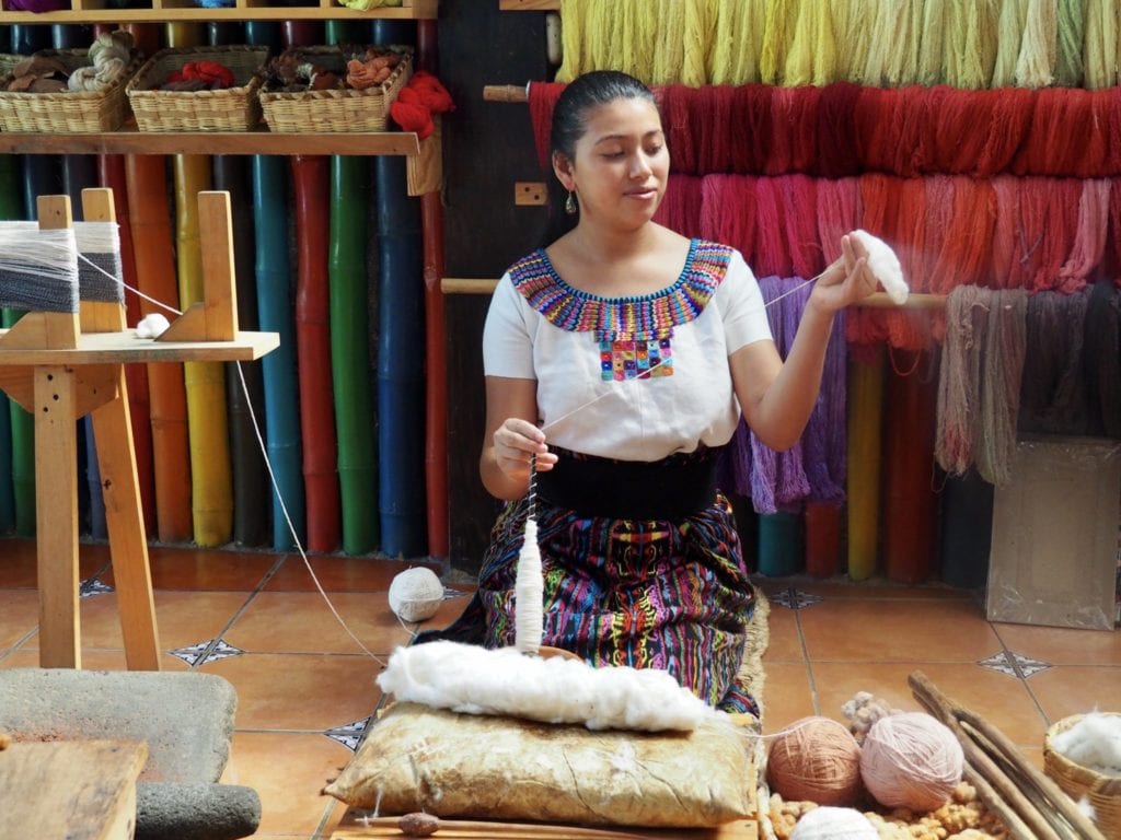 Johana of Casa Flor Ixcaco shows how she hand spins organic cotton | © Nikki Vargas/Unearth Women