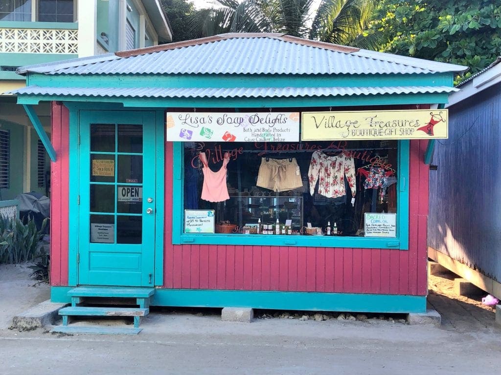 Lisa's Handmade Shop in Caye Caulker, Belize | © Nikki Vargas