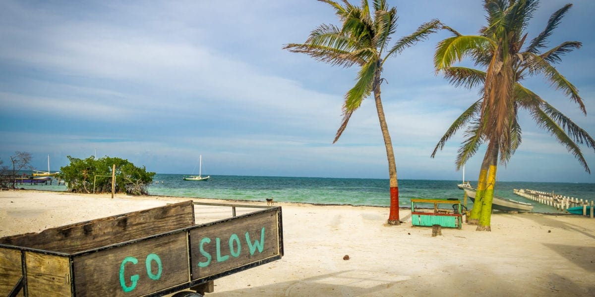 A wooden cart shares the Caye Caulker slogan: Go Slow | © Diego Grandi