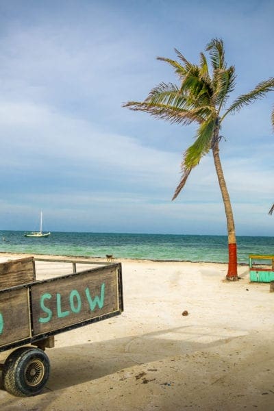 A wooden cart shares the Caye Caulker slogan: Go Slow | © Diego Grandi