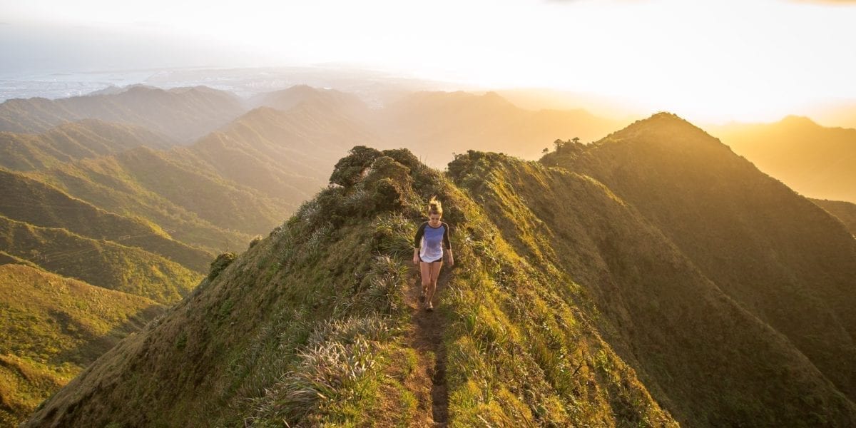 A woman walks along the Haiku Stairs in Kaneohe © | Kalen Emsley/Unsplash