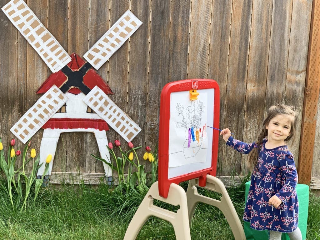 The family takes a trip to Holland to paint the tulips | © Courtesy of Becky Kivlovitz O'Connor 