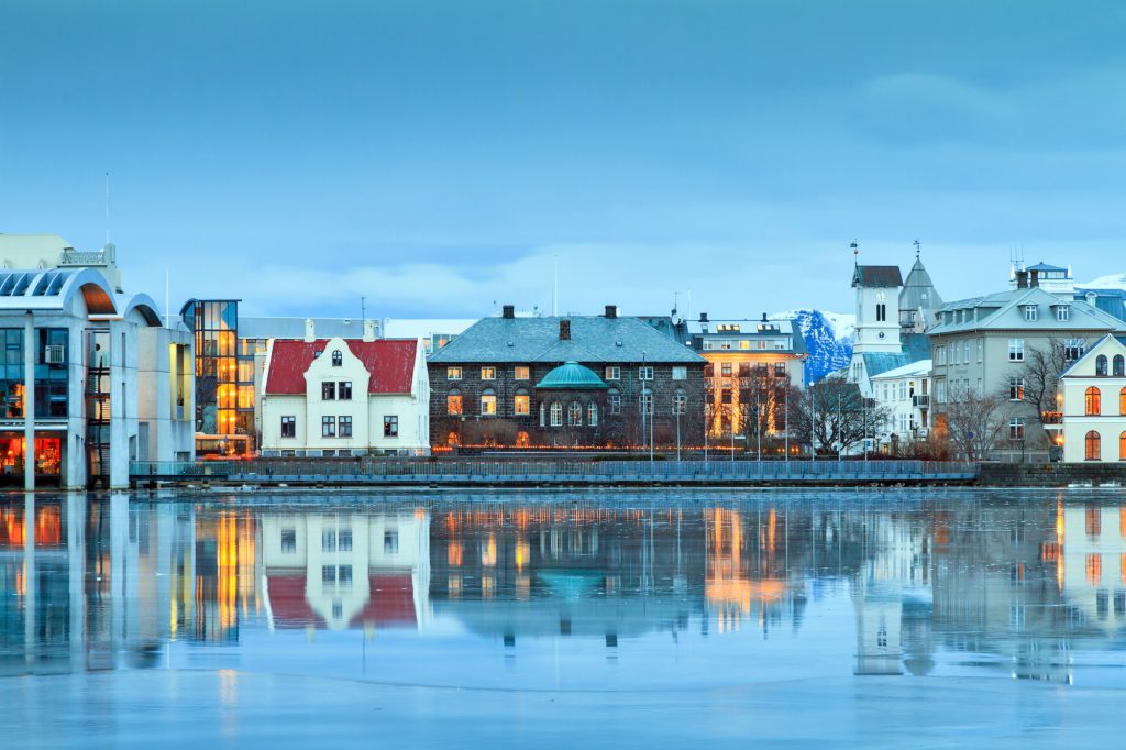 The Iceland parliament house of Reykjavik. In 2018, politicians in parliament apologized to women after accusations of sexist and lewd language. | © Dennis van de Water/Shutterstock
