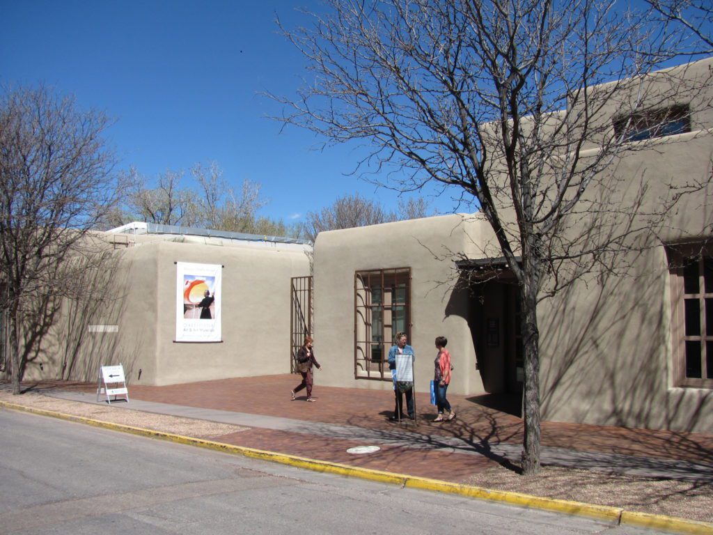 The Georgia O'Keeffe Museum in Santa Fe, New Mexico | © John Phelan/Wikimedia Commons