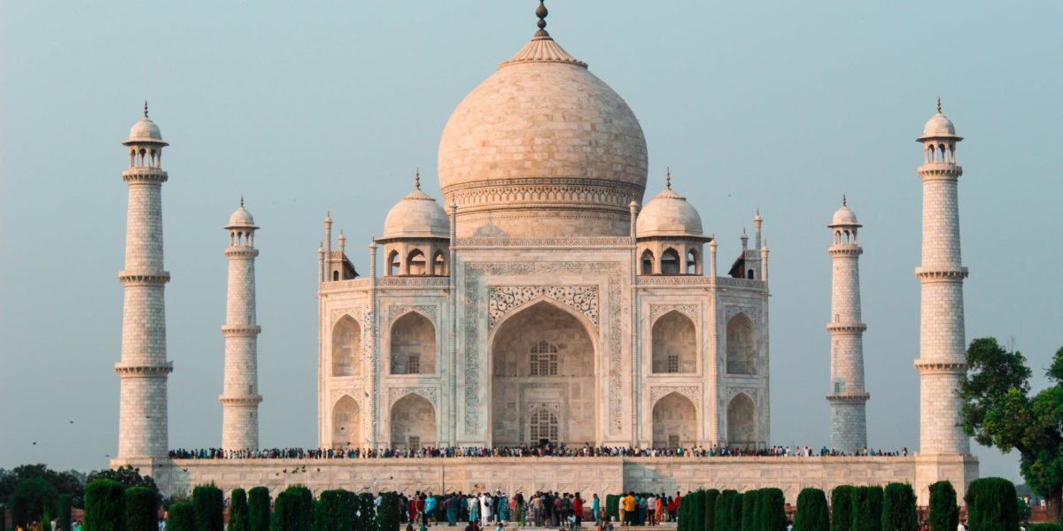 taj mahal and the four minarets