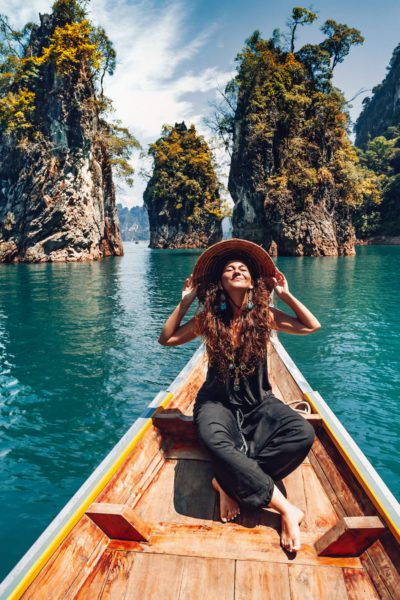 Happy,Young,Woman,Tourist,In,Asian,Hat,On,The,Boat